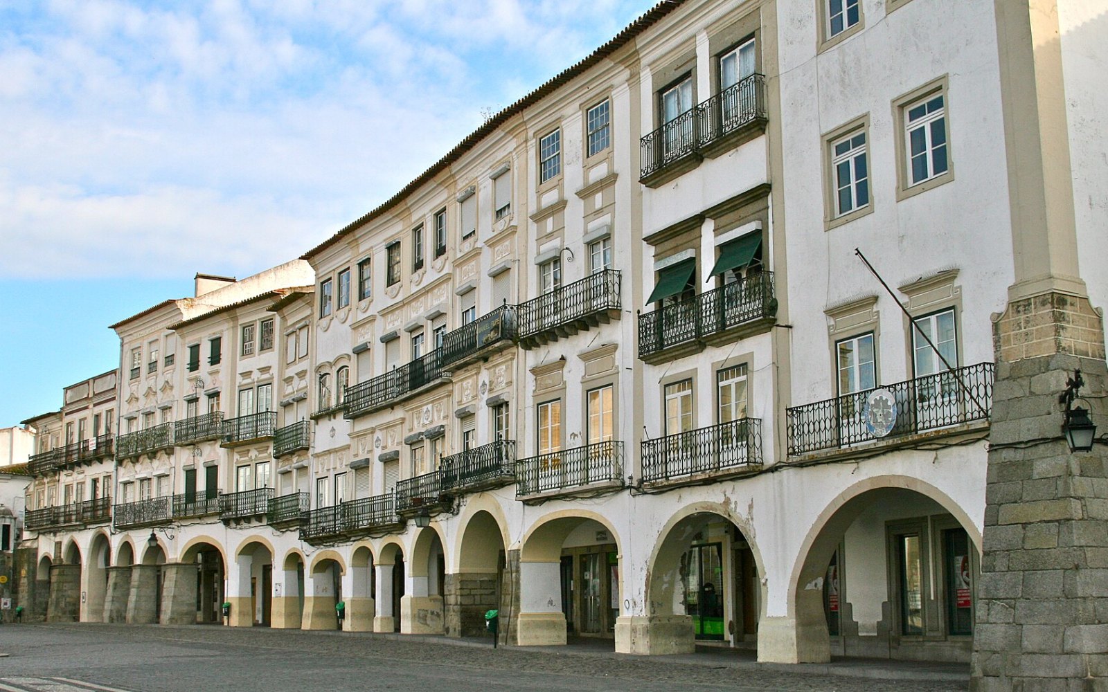 Évora